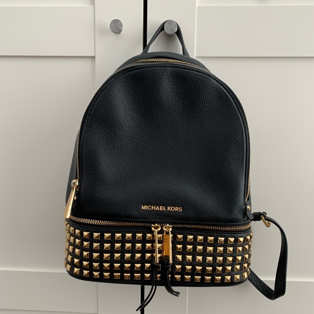Michael kors backpack 🖤